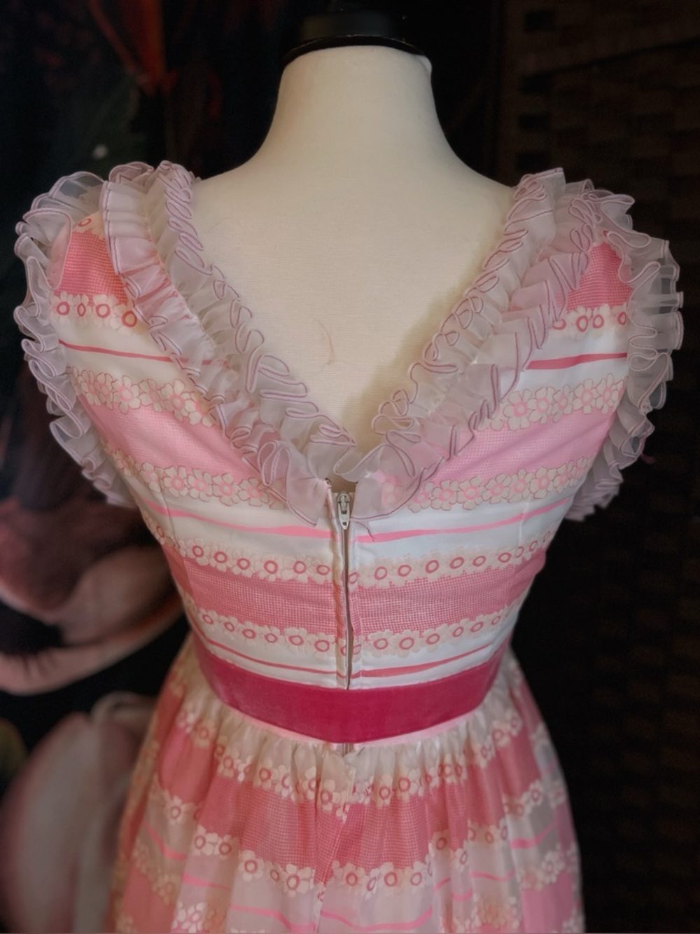 Vintage ruffled pink and white gown with sheer overlay - Picture 3 of 8